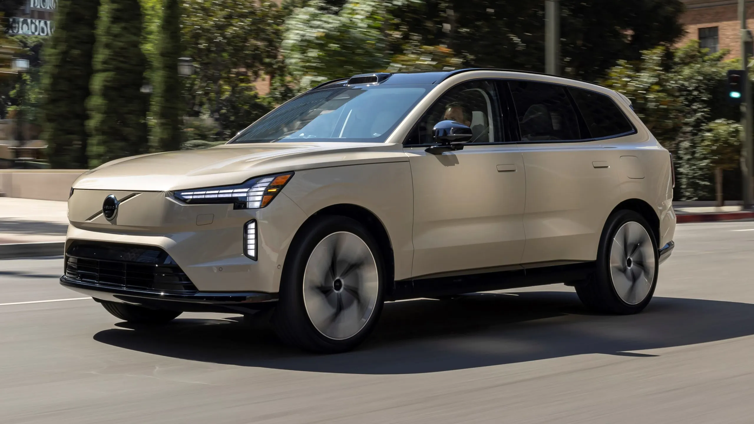 Volvo EX60, il nuovo suv che porta al debutto la piattaforma Spa3