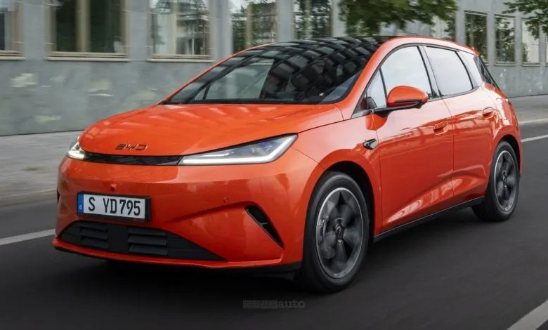 BYD Dolphin G DM-i: arriva la variante plug-in, prezzo e caratteristiche