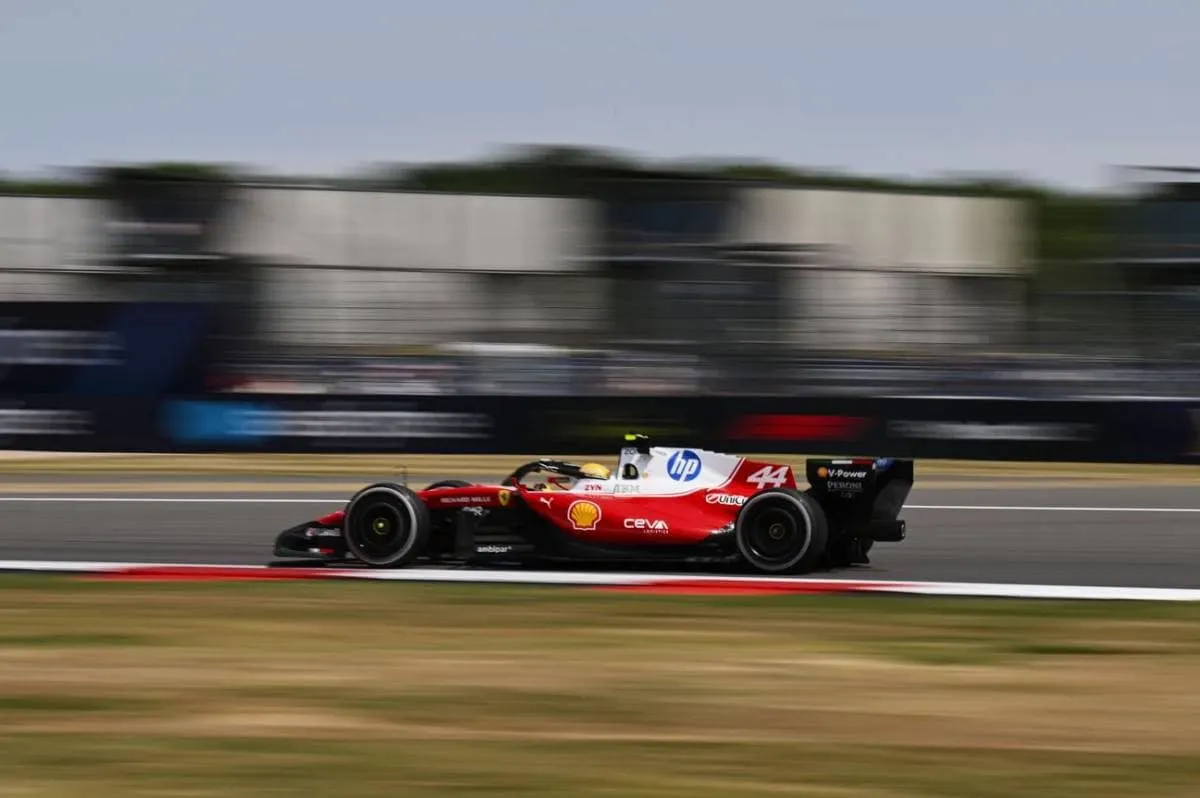 F1, Hamilton incanta Silverstone: è sua la pole Sprint