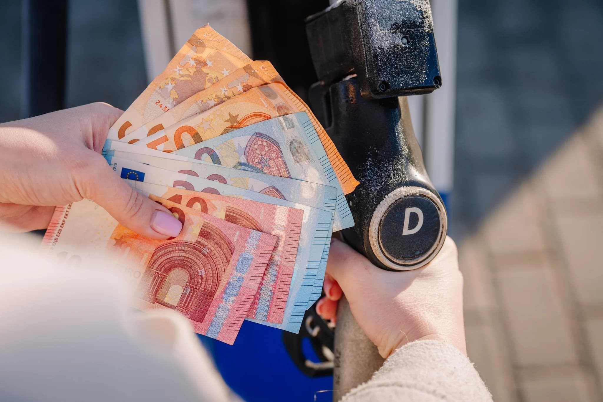 Diesel oltre i 2 euro al litro: non si ferma la corsa dei carburanti