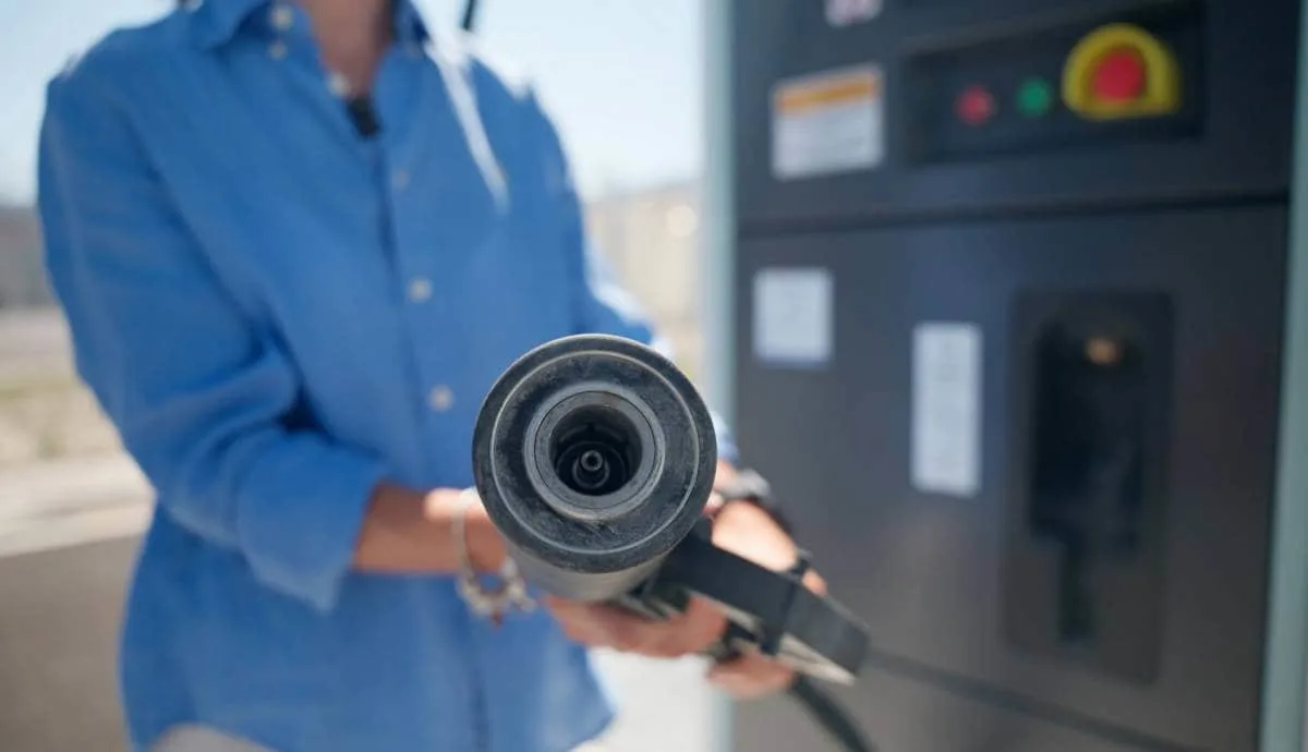 Il pieno in 5 minuti non basta più: perché l'idrogeno per le auto perde terreno - VIDEO