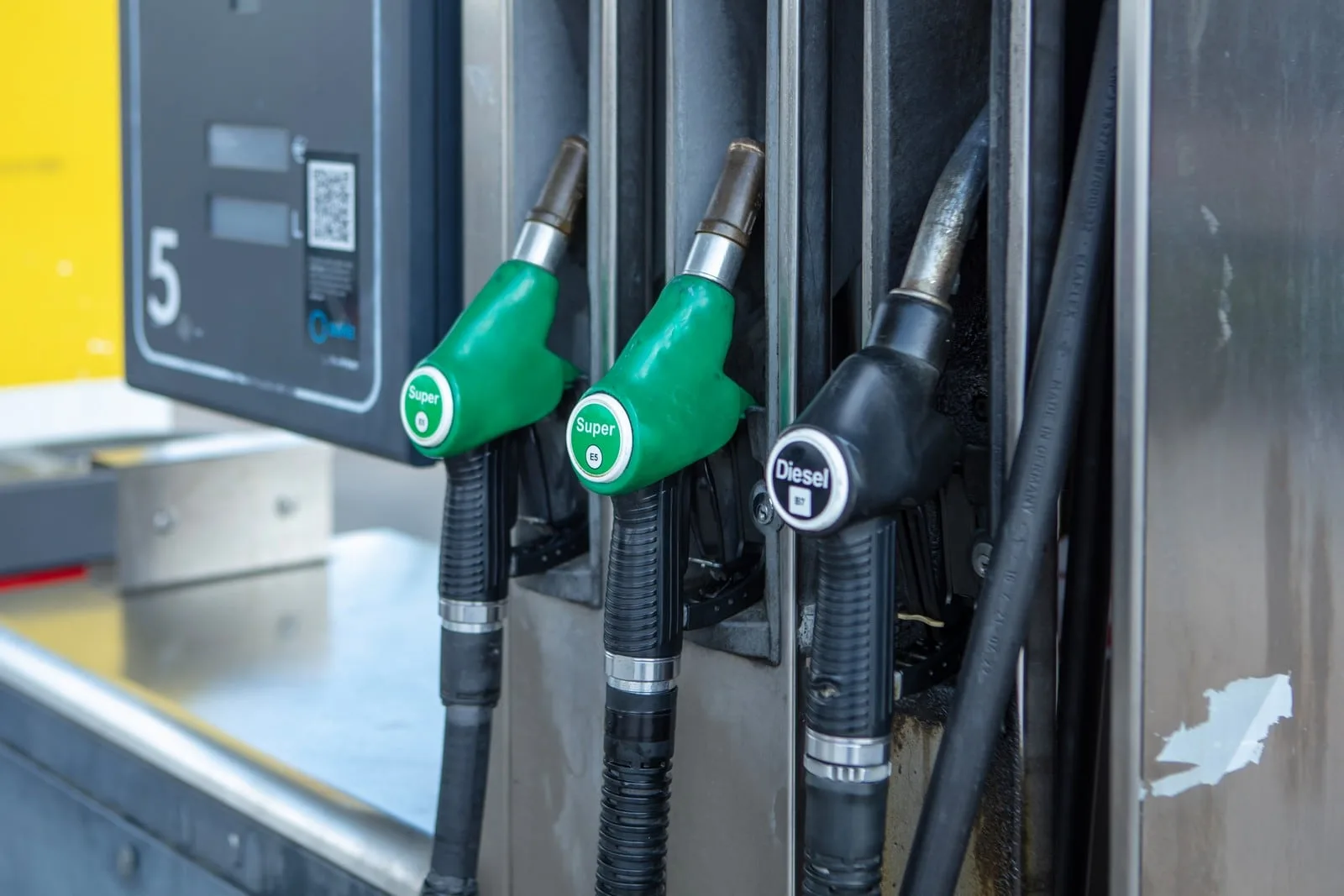 Ancora rincari: diesel a 2,35 euro senza lo sconto accise, il governo prorogherà il taglio