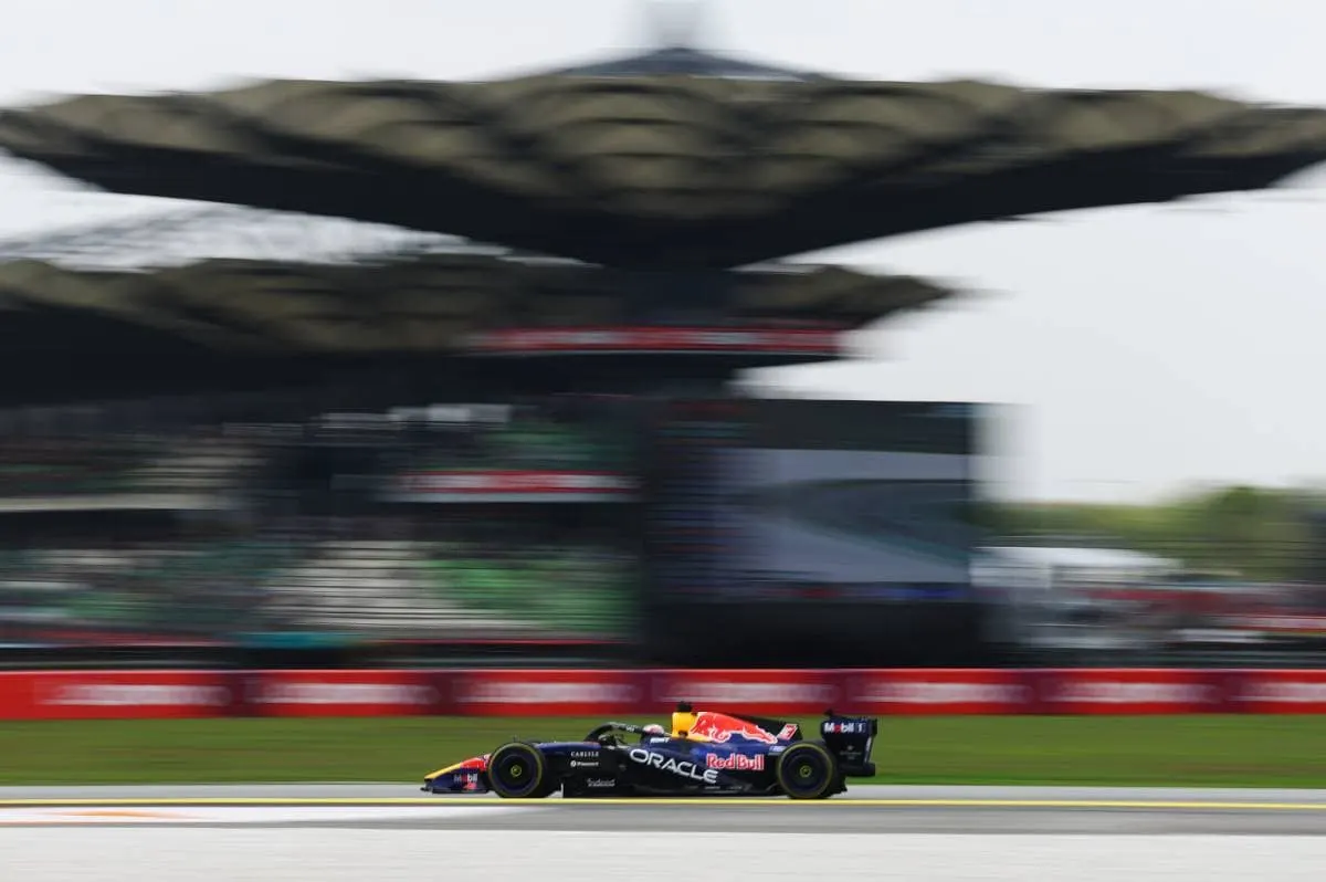 F1, GP Bahrain: Pole di Verstappen davanti a Hamilton