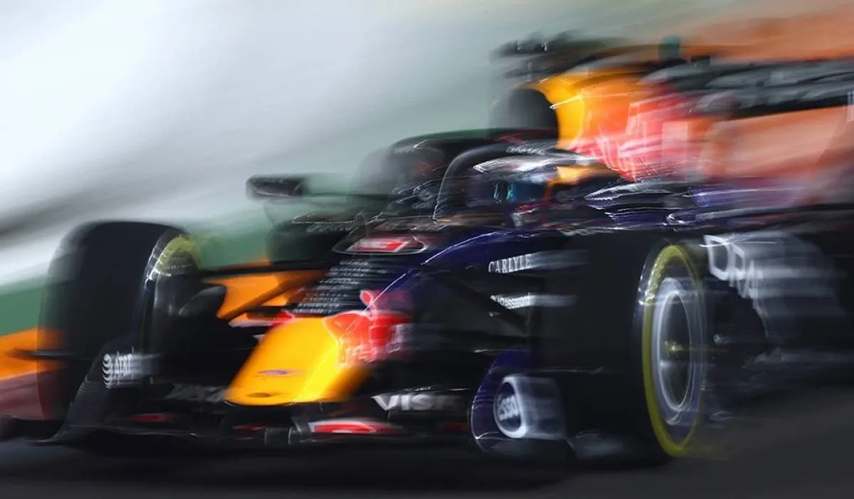F1, Verstappen si prende la pole del GP di Singapore
